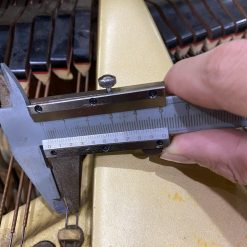 Thay dây đàn piano đứng